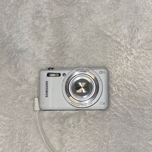 Samsung Digital Camera (16mp - White)